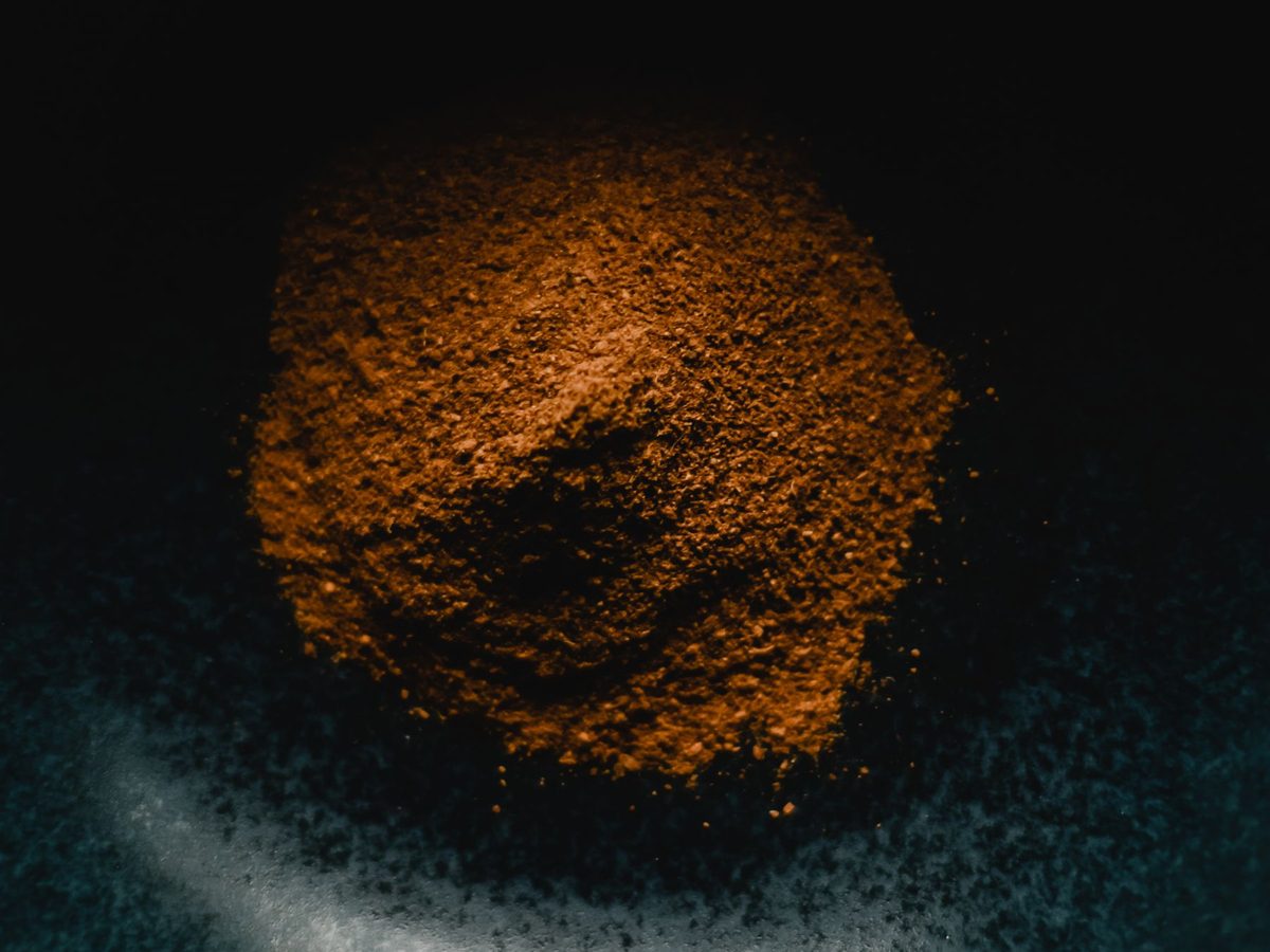 Pamapa itum, Tausug burnt coconut spice paste, dark and coarsely ground in a bowl