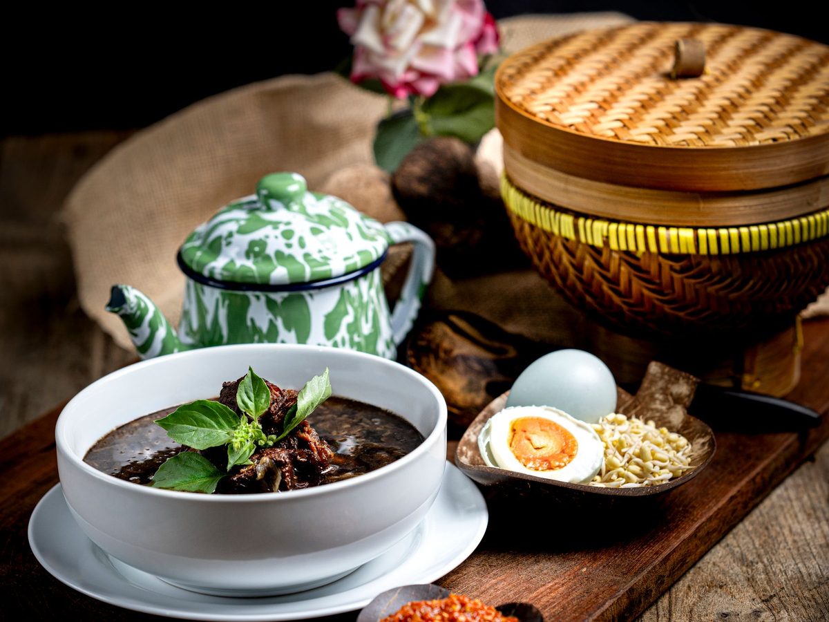 Tiyula Itum, a Filipino recipe